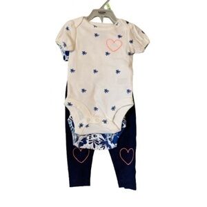 NWT. LAMAZE Baby 3 Piece Floral and Heart Set